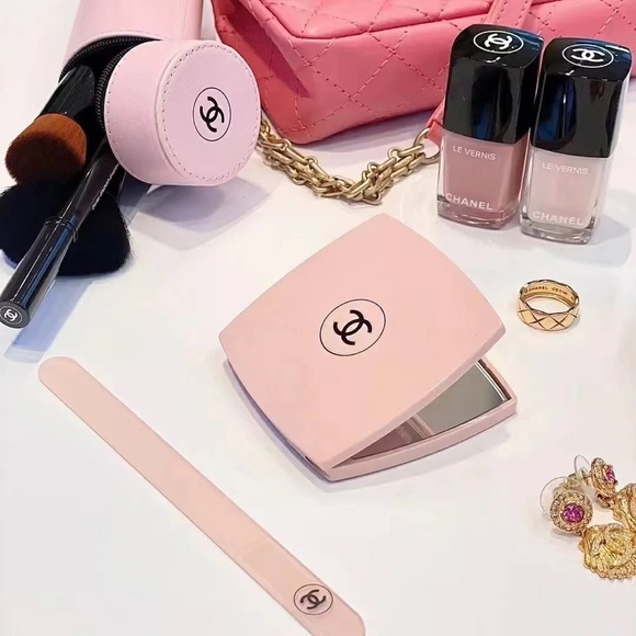 CHANEL Codes Couleur Limited Edition Compact Mirror - 111 Ballerina - Picture 2 of 3